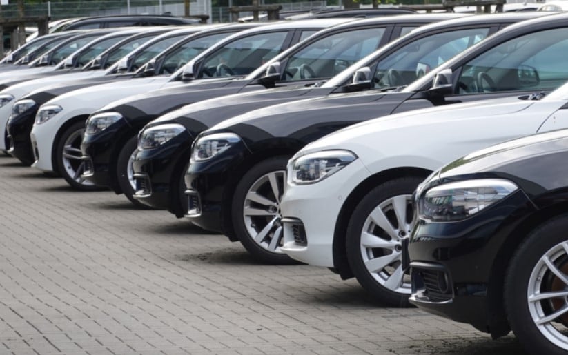 Cars fleet in a row_iS1272746941.jpg